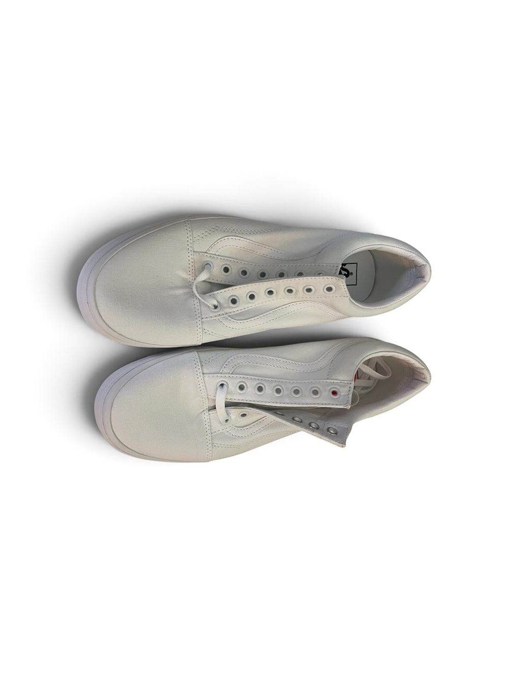 “Old Skool” Vans men’s White Canvas Slip-On Sneakers